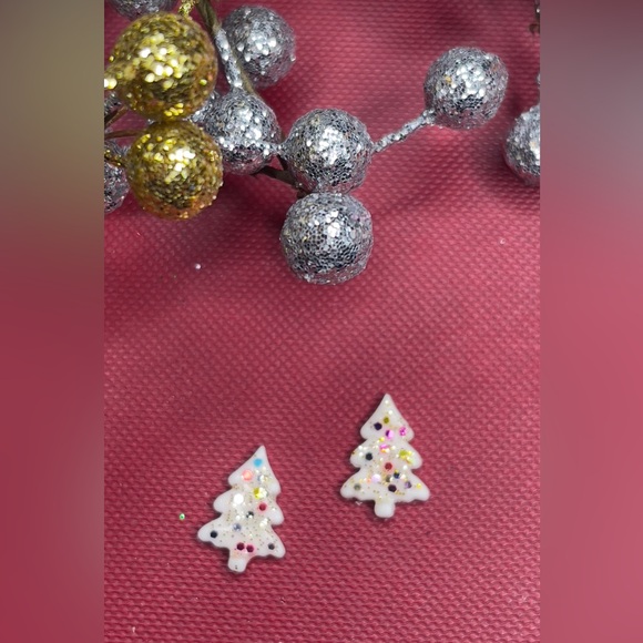 White Christmas Tree 🎄 Earrings Studs w/ Gift Box - Picture 2 of 5